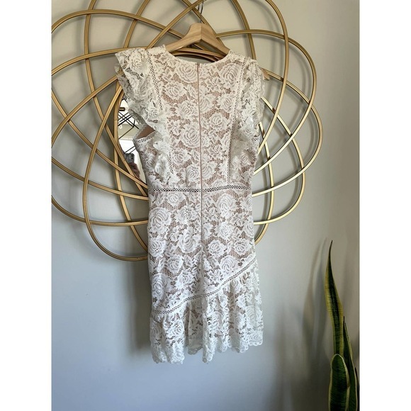 Hidden Label Creme Lace Dress size Medium - Picture 6 of 6